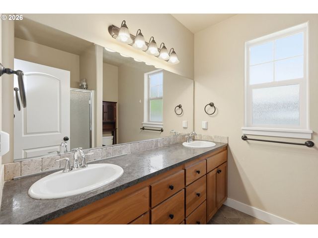 956 KAYLEE Ave, Junction City, OR 97448