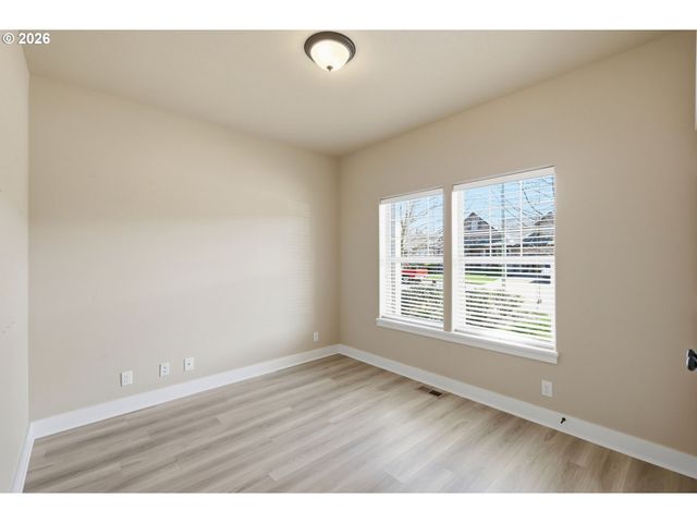 956 KAYLEE Ave, Junction City, OR 97448