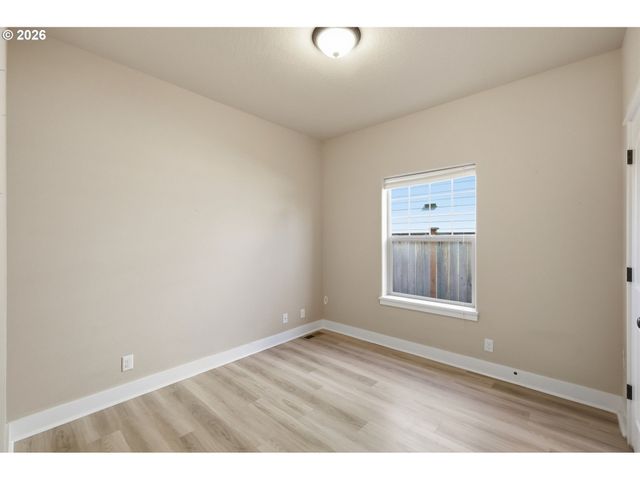 956 KAYLEE Ave, Junction City, OR 97448