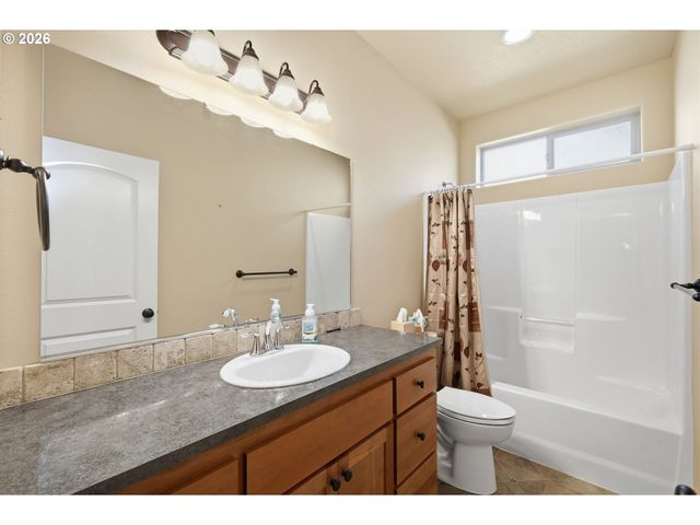 956 KAYLEE Ave, Junction City, OR 97448