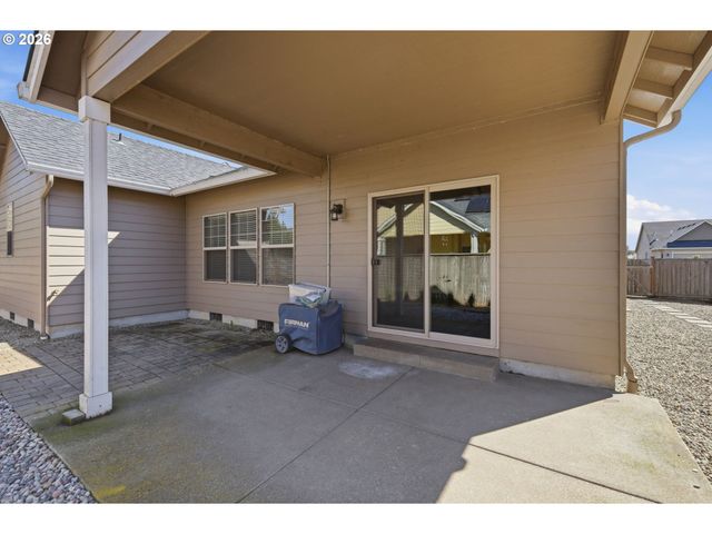 956 KAYLEE Ave, Junction City, OR 97448