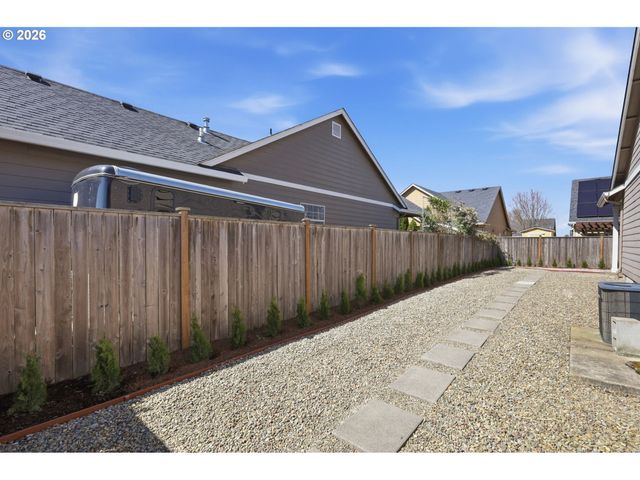 956 KAYLEE Ave, Junction City, OR 97448