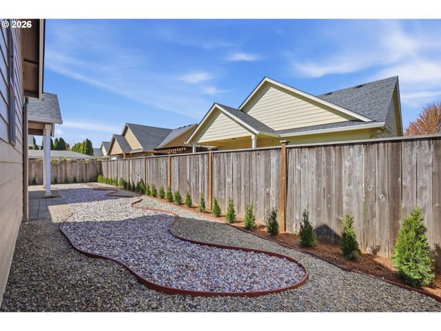 956 KAYLEE Ave, Junction City, OR 97448