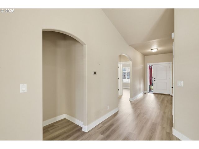 956 KAYLEE Ave, Junction City, OR 97448