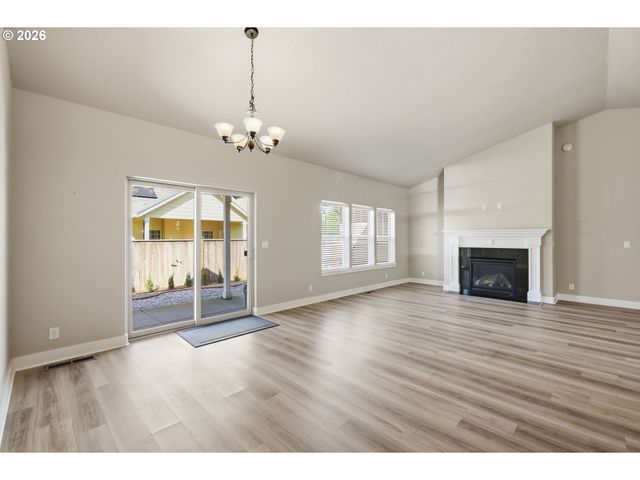 956 KAYLEE Ave, Junction City, OR 97448