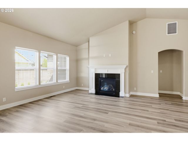 956 KAYLEE Ave, Junction City, OR 97448