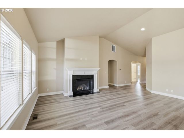 956 KAYLEE Ave, Junction City, OR 97448