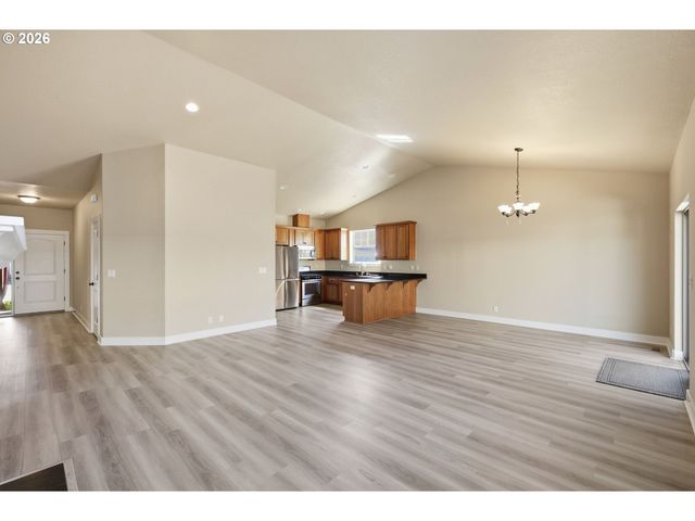 956 KAYLEE Ave, Junction City, OR 97448