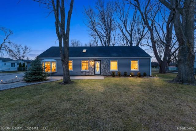 38595 Hilldale Street, Clinton Charter Township, MI 48036