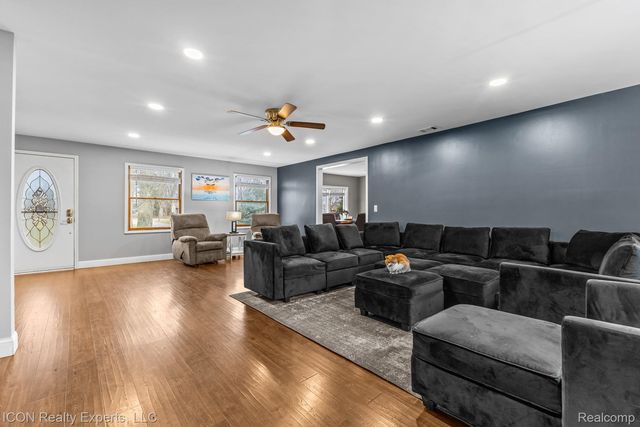 38595 Hilldale Street, Clinton Charter Township, MI 48036