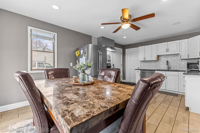 38595 Hilldale Street, Clinton Charter Township, MI 48036