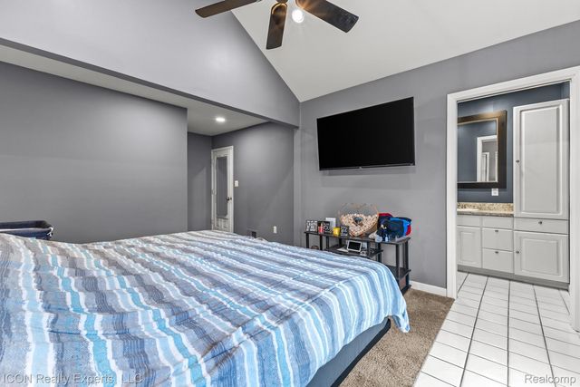 38595 Hilldale Street, Clinton Charter Township, MI 48036