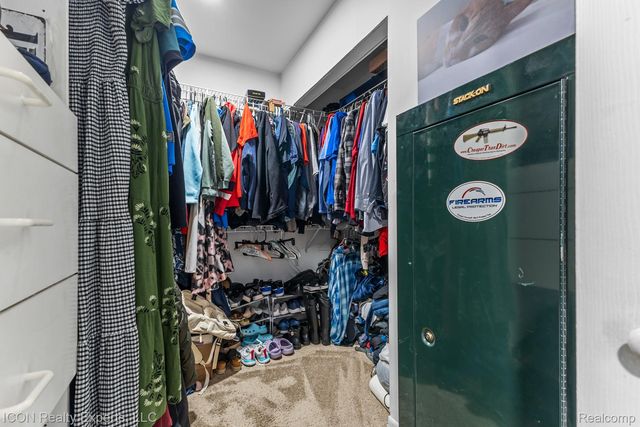 38595 Hilldale Street, Clinton Charter Township, MI 48036