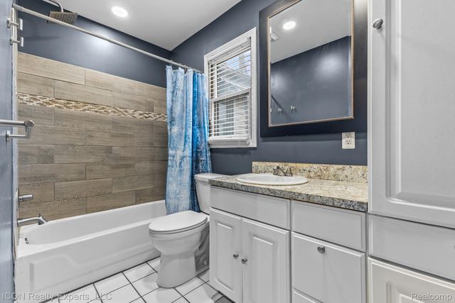 38595 Hilldale Street, Clinton Charter Township, MI 48036