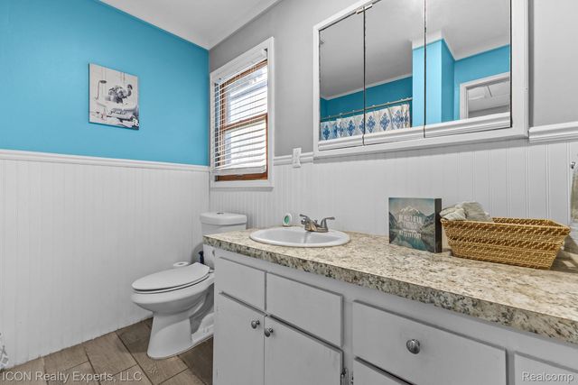 38595 Hilldale Street, Clinton Charter Township, MI 48036