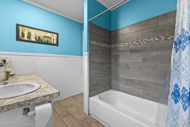 38595 Hilldale Street, Clinton Charter Township, MI 48036