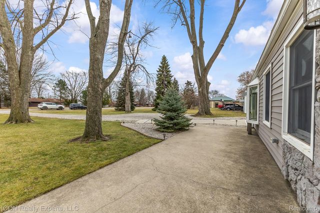 38595 Hilldale Street, Clinton Charter Township, MI 48036