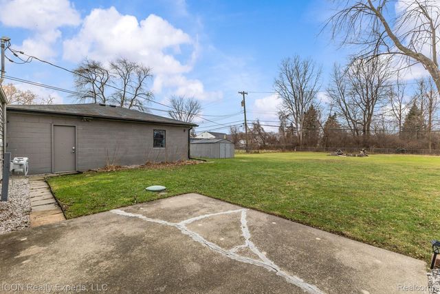 38595 Hilldale Street, Clinton Charter Township, MI 48036