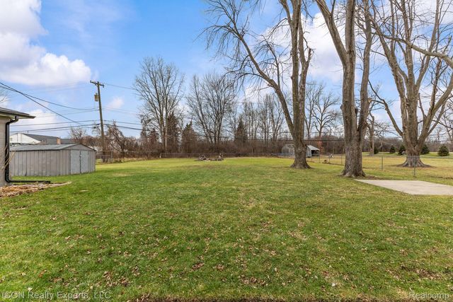 38595 Hilldale Street, Clinton Charter Township, MI 48036