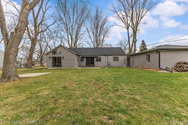38595 Hilldale Street, Clinton Charter Township, MI 48036