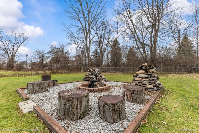 38595 Hilldale Street, Clinton Charter Township, MI 48036