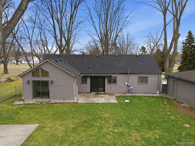 38595 Hilldale Street, Clinton Charter Township, MI 48036