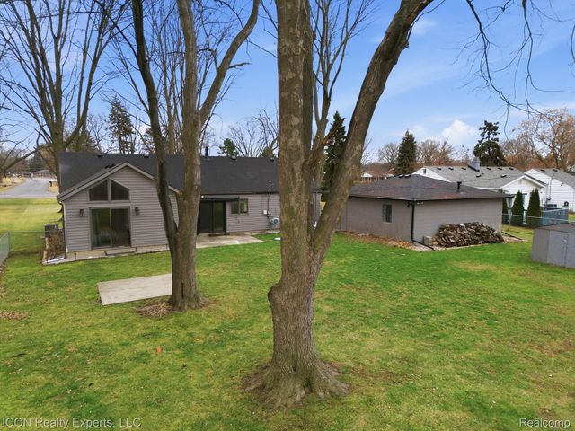 38595 Hilldale Street, Clinton Charter Township, MI 48036