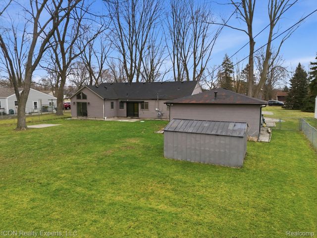 38595 Hilldale Street, Clinton Charter Township, MI 48036