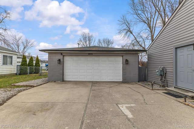 38595 Hilldale Street, Clinton Charter Township, MI 48036
