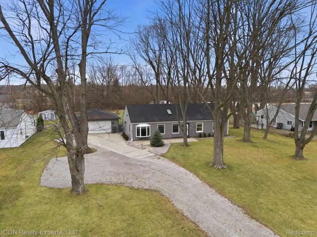 38595 Hilldale Street, Clinton Charter Township, MI 48036