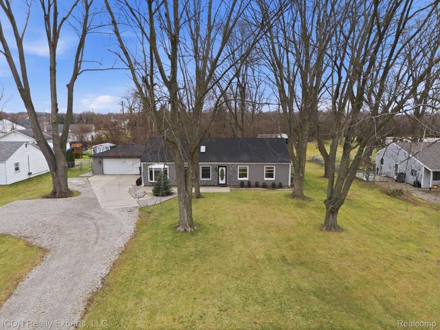 38595 Hilldale Street, Clinton Charter Township, MI 48036