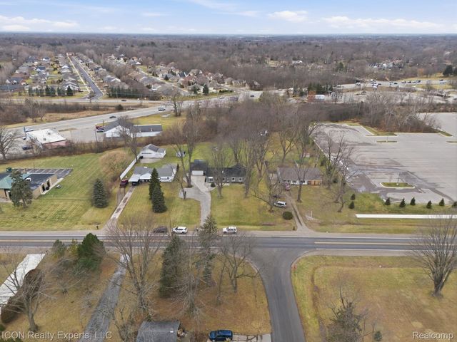 38595 Hilldale Street, Clinton Charter Township, MI 48036