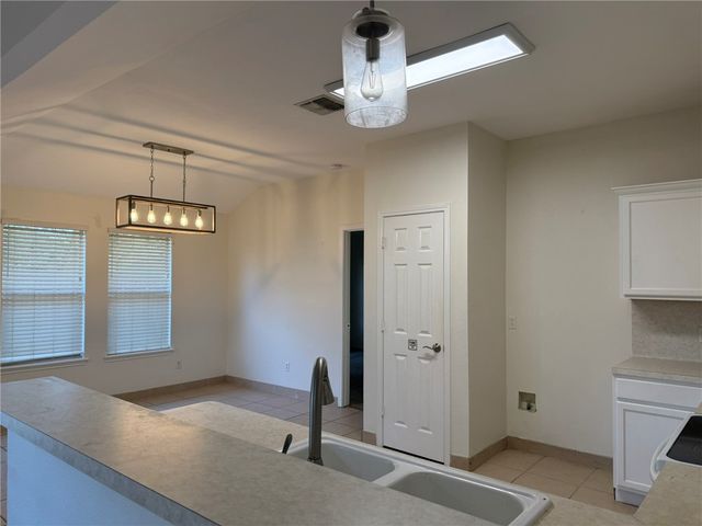 1015 La Mirada, Portland, TX 78374