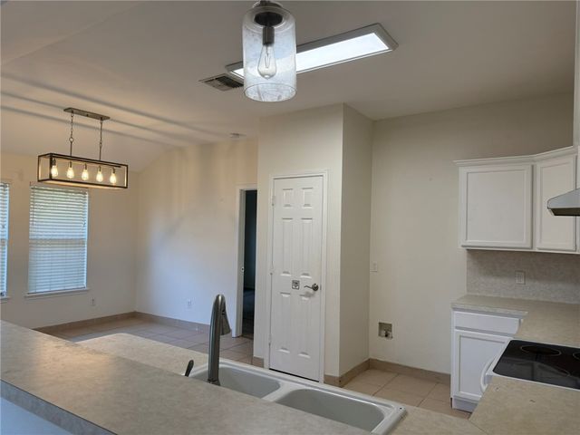 1015 La Mirada, Portland, TX 78374