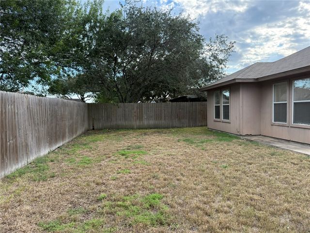 1015 La Mirada, Portland, TX 78374