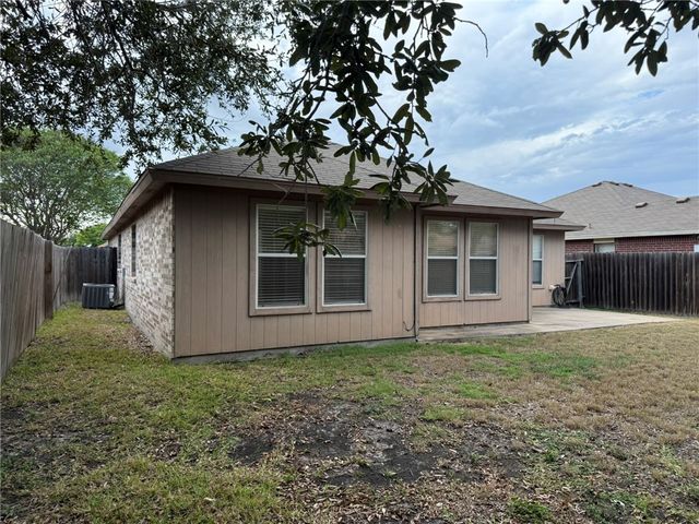 1015 La Mirada, Portland, TX 78374