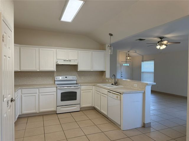 1015 La Mirada, Portland, TX 78374