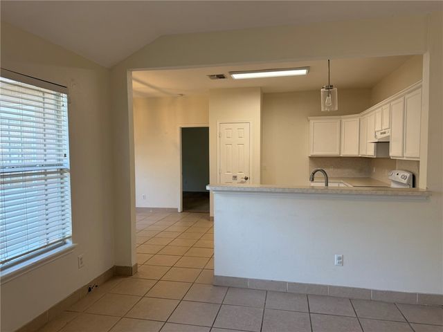 1015 La Mirada, Portland, TX 78374