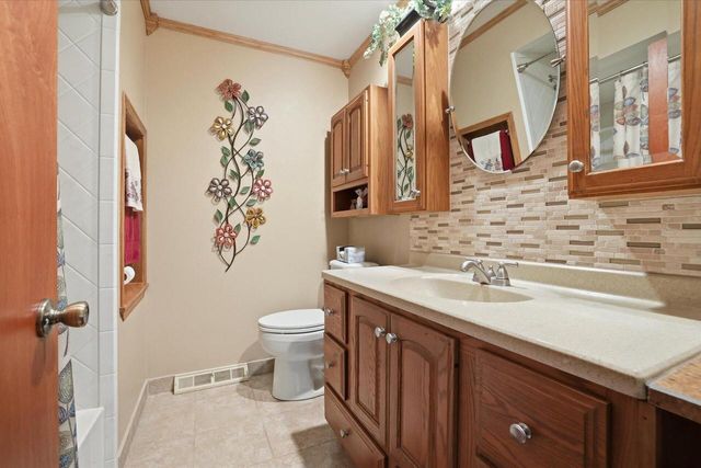 2401 Pendleton PLACE, Waukesha, WI 53188