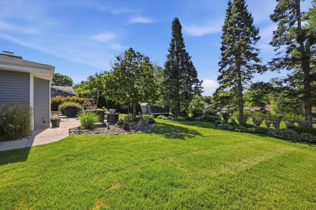 2401 Pendleton PLACE, Waukesha, WI 53188