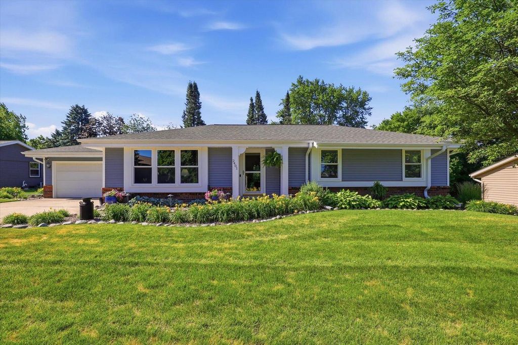 2401 Pendleton PLACE, Waukesha, WI 53188