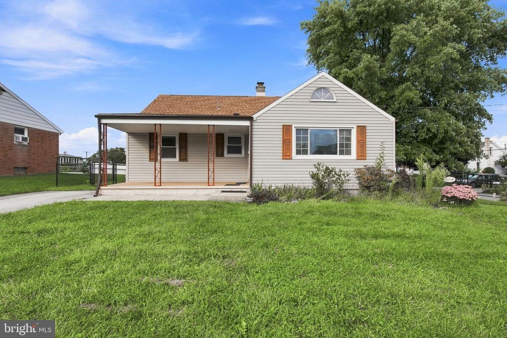 40 2ND ST, Windsor, PA 17366