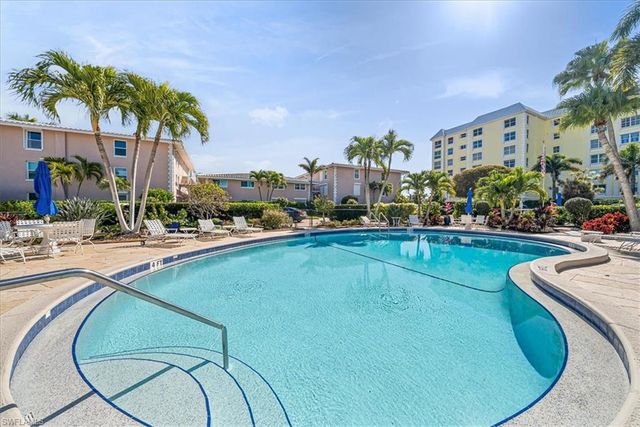 1910 Gulf Shore BLVD N 107, Naples, FL 34102