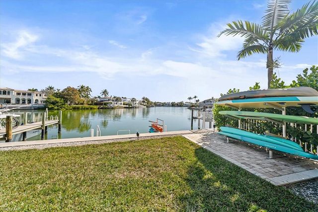 1910 Gulf Shore BLVD N 107, Naples, FL 34102
