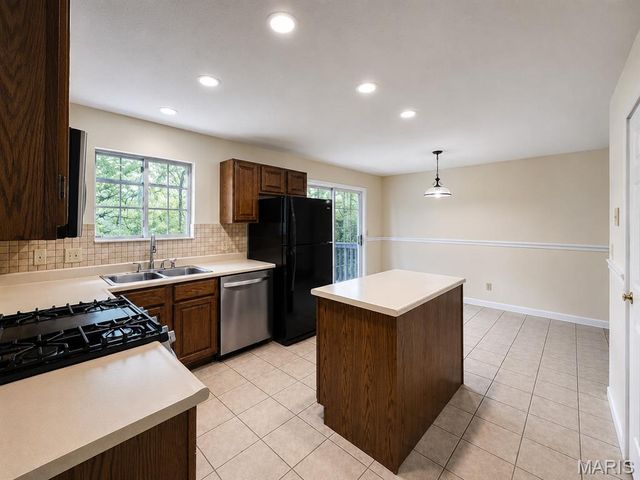 822 Sheraton, Herculaneum, MO 63048