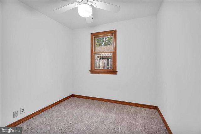 411 ALBANY AVE, Barrington, NJ 08007
