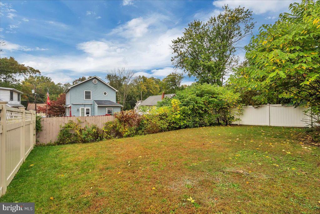411 ALBANY AVE, Barrington, NJ 08007