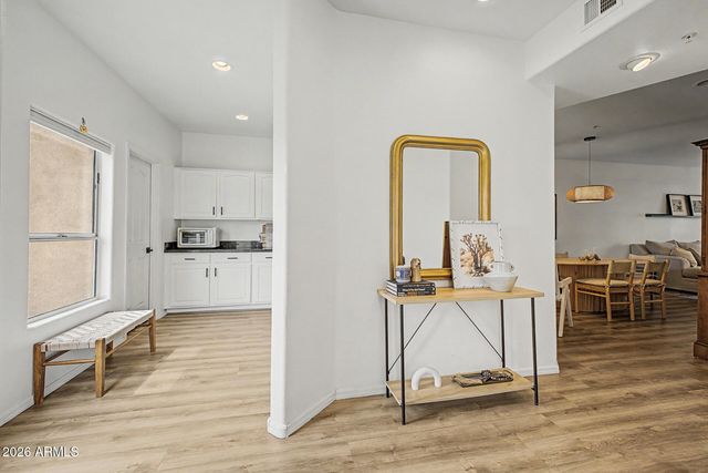 7021 E EARLL Drive 202, Scottsdale, AZ 85251