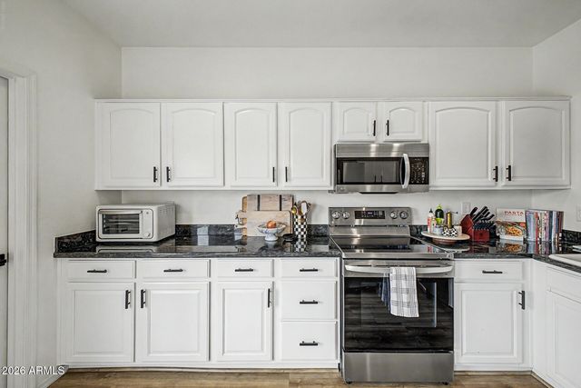 7021 E EARLL Drive 202, Scottsdale, AZ 85251