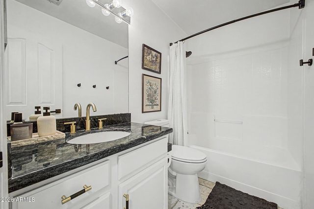 7021 E EARLL Drive 202, Scottsdale, AZ 85251